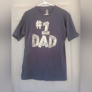 Men's #1 Dad Navy Blue T Shirt Size Medium Daddy Father's Day Father Pappa